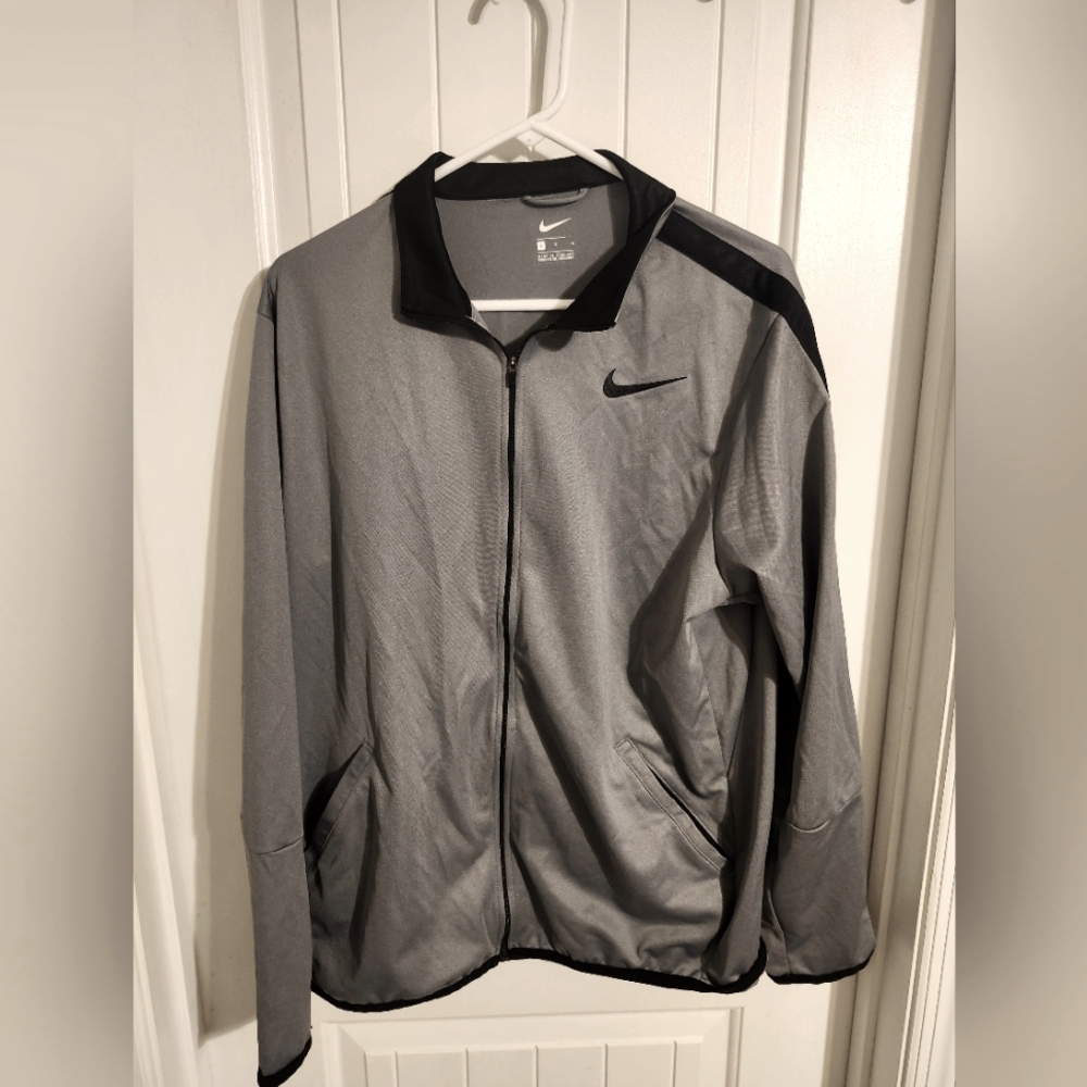Nike Gray and Black Windbreaker Athletic Jacket. Size: L